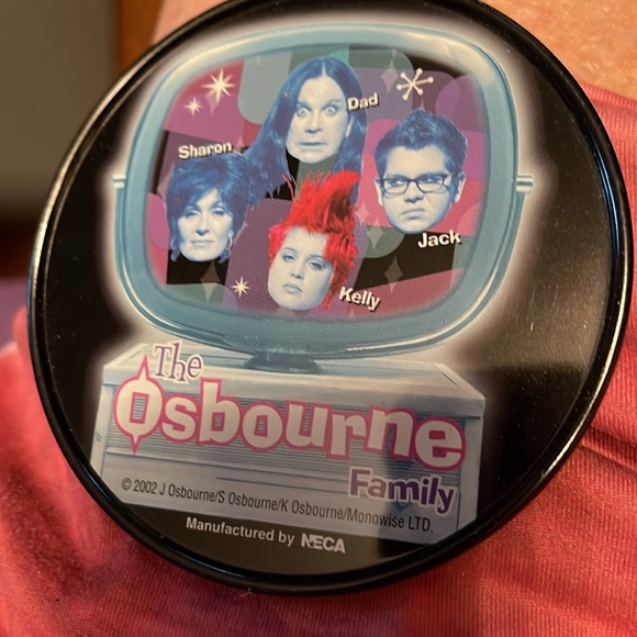 🔴or🌼COASTERS- CLASSIC THROW BACK THE OSBOURNE FAMILY-4 Coaters with storage tin - Picture 4 of 7